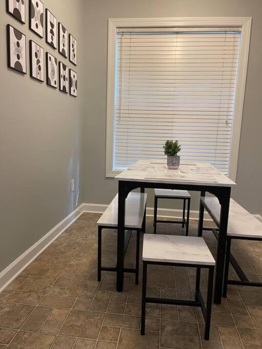 Apartamento Simple Elegant Townhouse Dt Raleigh Ncsu Exterior foto