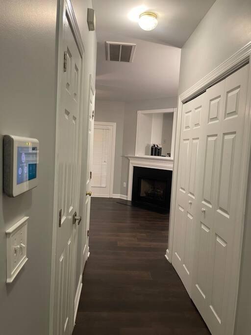 Apartamento Simple Elegant Townhouse Dt Raleigh Ncsu Exterior foto