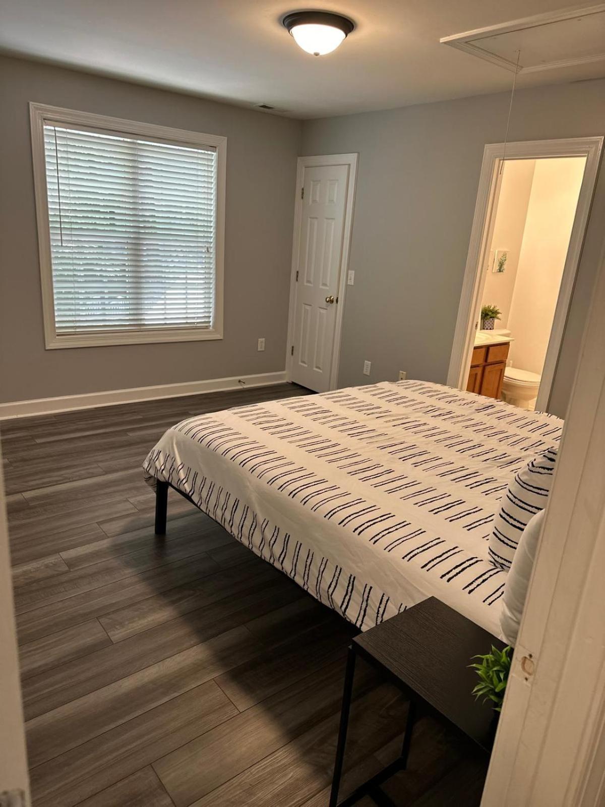 Apartamento Simple Elegant Townhouse Dt Raleigh Ncsu Exterior foto
