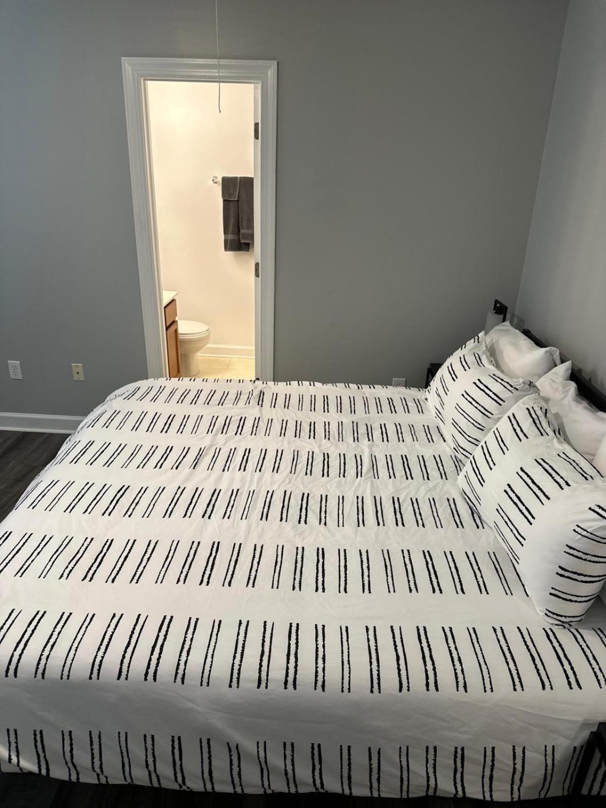 Apartamento Simple Elegant Townhouse Dt Raleigh Ncsu Exterior foto